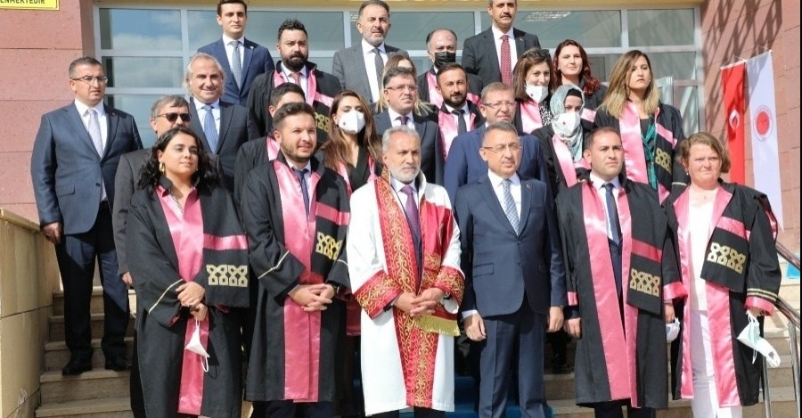 ÇEKEREK FUAT OKTAY SAĞLIK HİZMETLERİ MESLEK YÜKSEKOKULU'NDA MEZUNİYET COŞKUSU